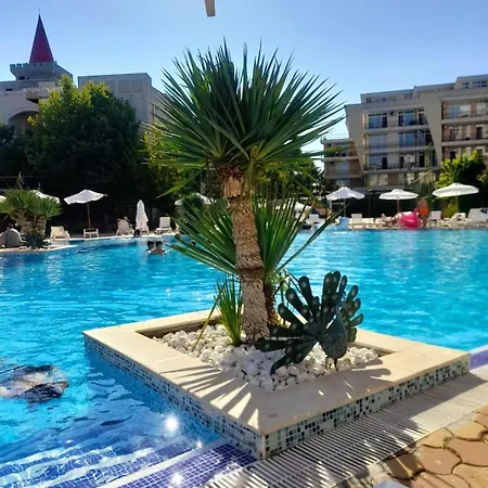 Grand Kamelia Family Friendly Hub And Pool Apartmán *