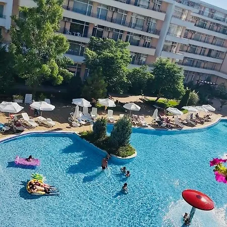 Grand Kamelia Family Friendly Hub And Pool Apartmán *